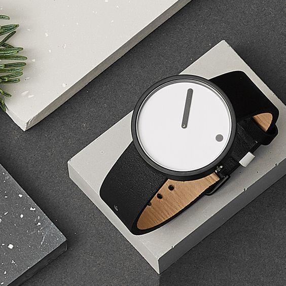 Montre minimaliste en acier inoxydable