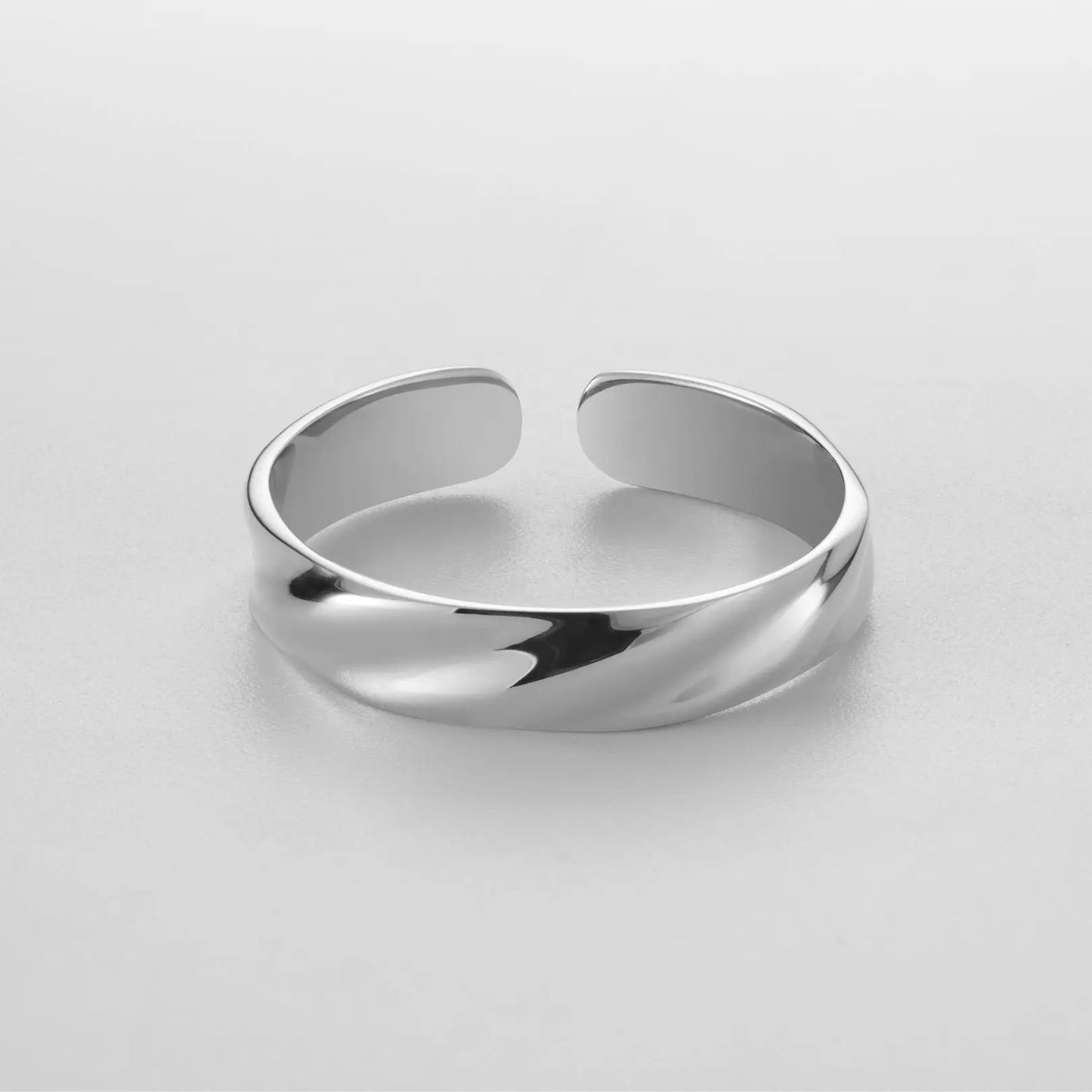 Twisted Unisize Ring Sylvian Grant