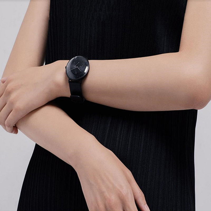 La montre intelligente minimaliste de Dubaï avec podomètre, étalonnage automatique de l'heure et rappel de vibration