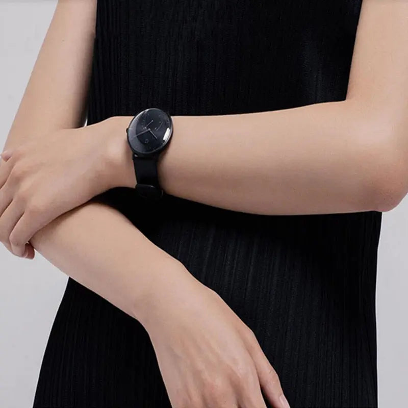 The Dubai- Minimalist Smart Watch with Pedometer, Automatic Time Calibration, and Vibration Reminder Gifts for Designers