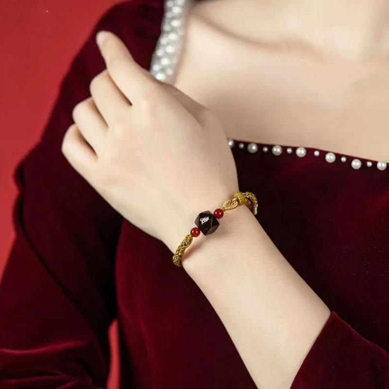 Bracelet de protection en fil rouge et bois de santal rouge avec petites feuilles et pierres de Bouddha, signe du zodiaque chinois
