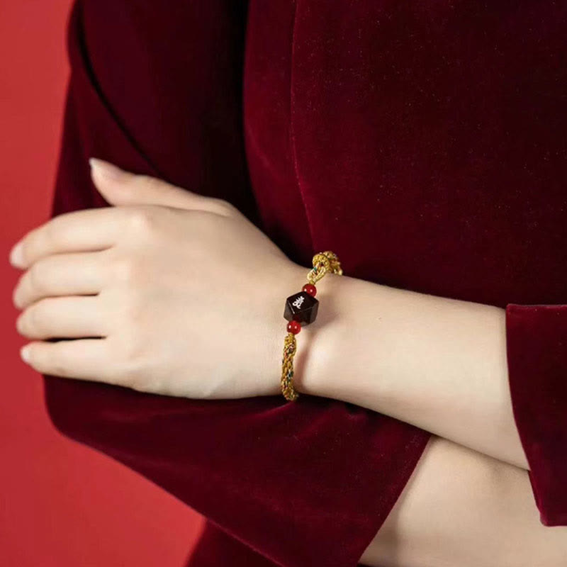 Bracelet de protection en fil rouge et bois de santal rouge avec petites feuilles et pierres de Bouddha, signe du zodiaque chinois