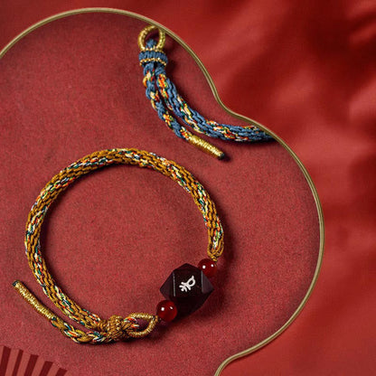Bracelet de protection en fil rouge et bois de santal rouge avec petites feuilles et pierres de Bouddha, signe du zodiaque chinois