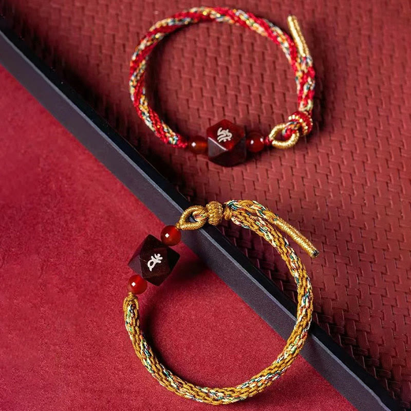 Bracelet de protection en fil rouge et bois de santal rouge avec petites feuilles et pierres de Bouddha, signe du zodiaque chinois