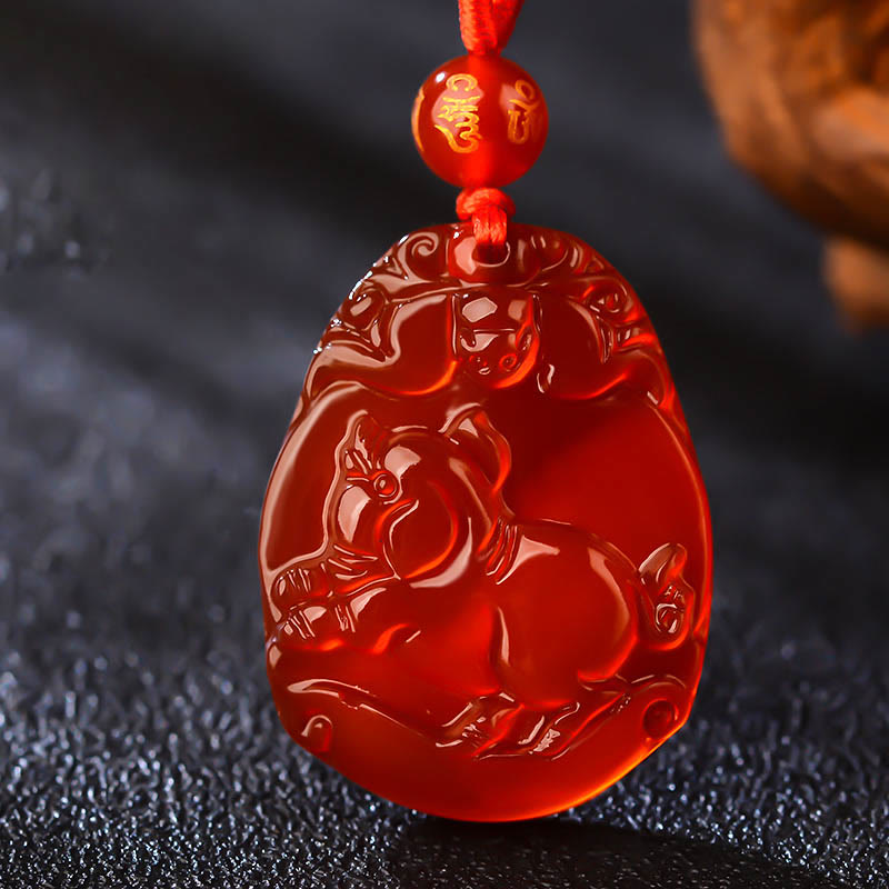 Collier pendentif calme en agate rouge avec pierres de Bouddha et signe du zodiaque chinois