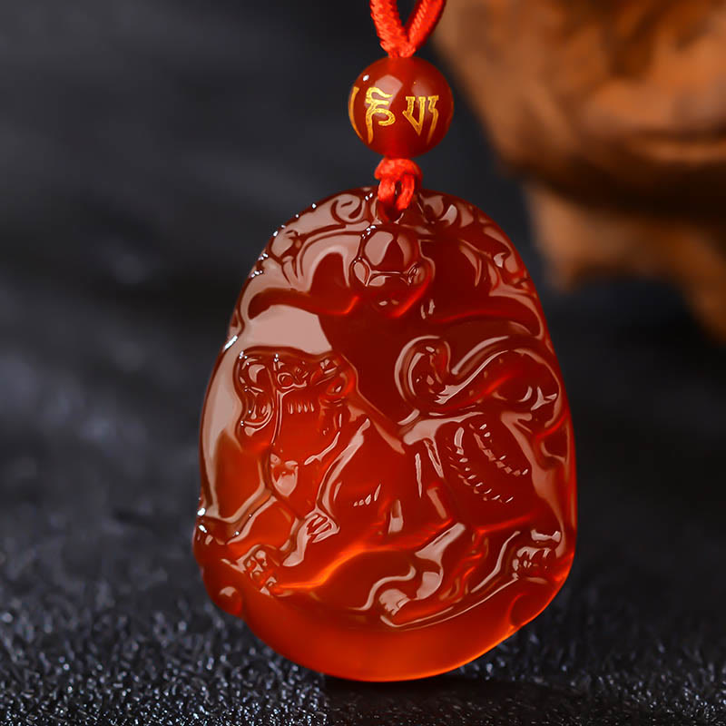 Collier pendentif calme en agate rouge avec pierres de Bouddha et signe du zodiaque chinois