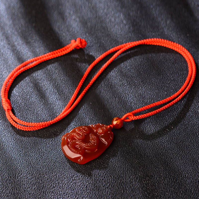 Collier pendentif calme en agate rouge avec pierres de Bouddha et signe du zodiaque chinois
