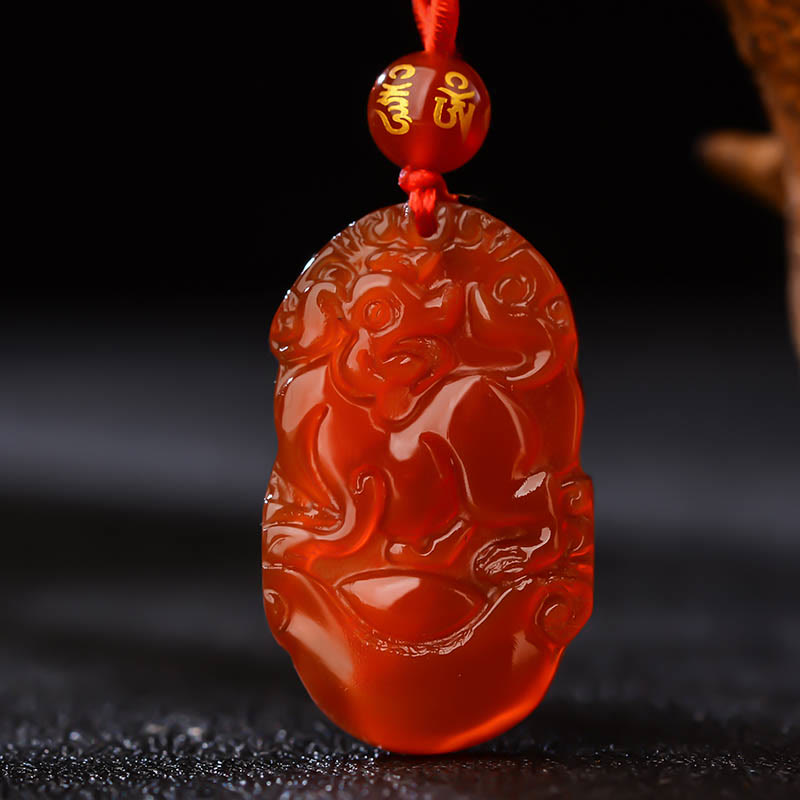 Collier pendentif porte-bonheur en agate rouge avec pierres de Bouddha et signe du zodiaque chinois