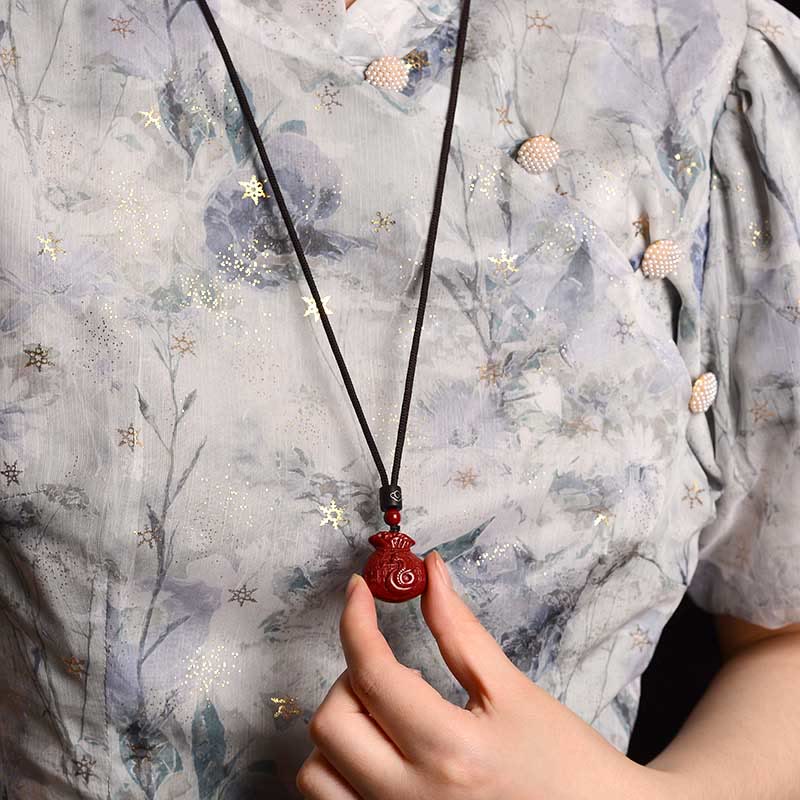 Collier pendentif calme en cinabre en forme de sac d'argent en pierres de Bouddha et signe du zodiaque chinois