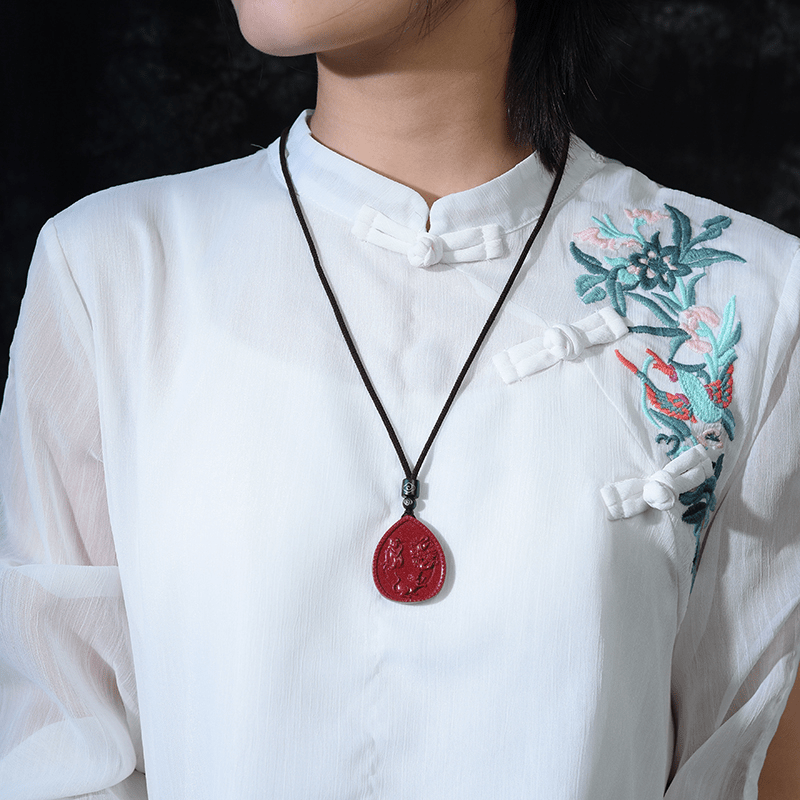 Collier pendentif bénédiction cinabre avec pierres de Bouddha et signe du zodiaque chinois