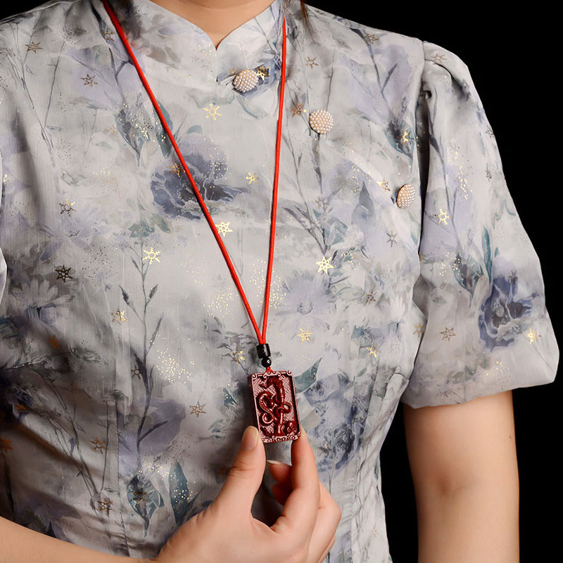 Collier pendentif rectangulaire calme en pierres de Bouddha et zodiaque chinois en cinabre