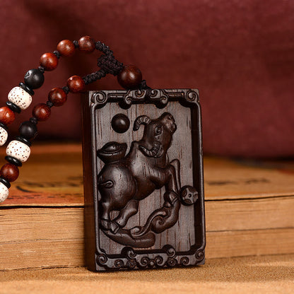 Collier pendentif calme en bois de santal rouge avec petites feuilles du zodiaque chinois et pierres de Bouddha