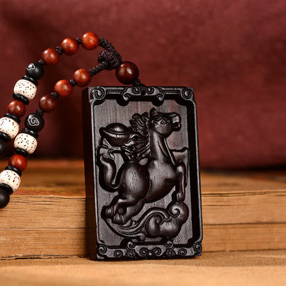 Collier pendentif calme en bois de santal rouge avec petites feuilles du zodiaque chinois et pierres de Bouddha