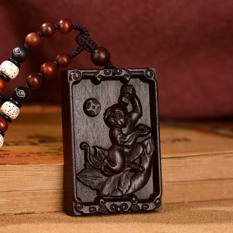 Collier pendentif calme en bois de santal rouge avec petites feuilles du zodiaque chinois et pierres de Bouddha