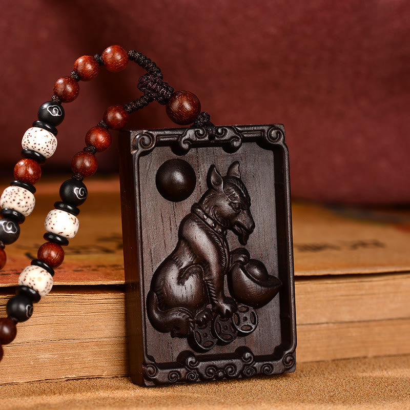 Collier pendentif calme en bois de santal rouge avec petites feuilles du zodiaque chinois et pierres de Bouddha