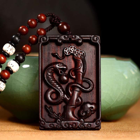 Collier pendentif calme en bois de santal rouge avec petites feuilles du zodiaque chinois et pierres de Bouddha