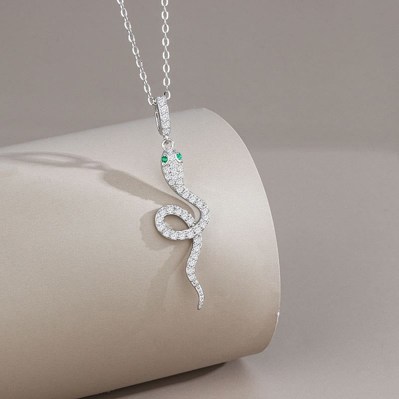 Collier pendentif de protection et de bénédiction en argent sterling 925 avec pierres de Bouddha, année du serpent aux yeux verts 
