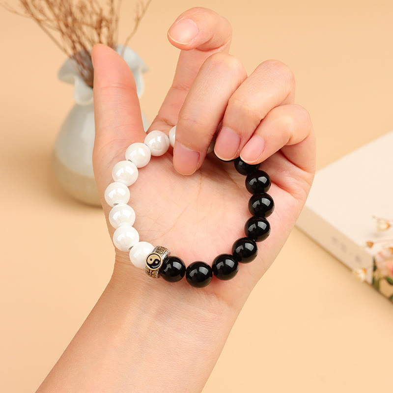 Bracelet Yin Yang en obsidienne noire et perles de porcelaine blanche 