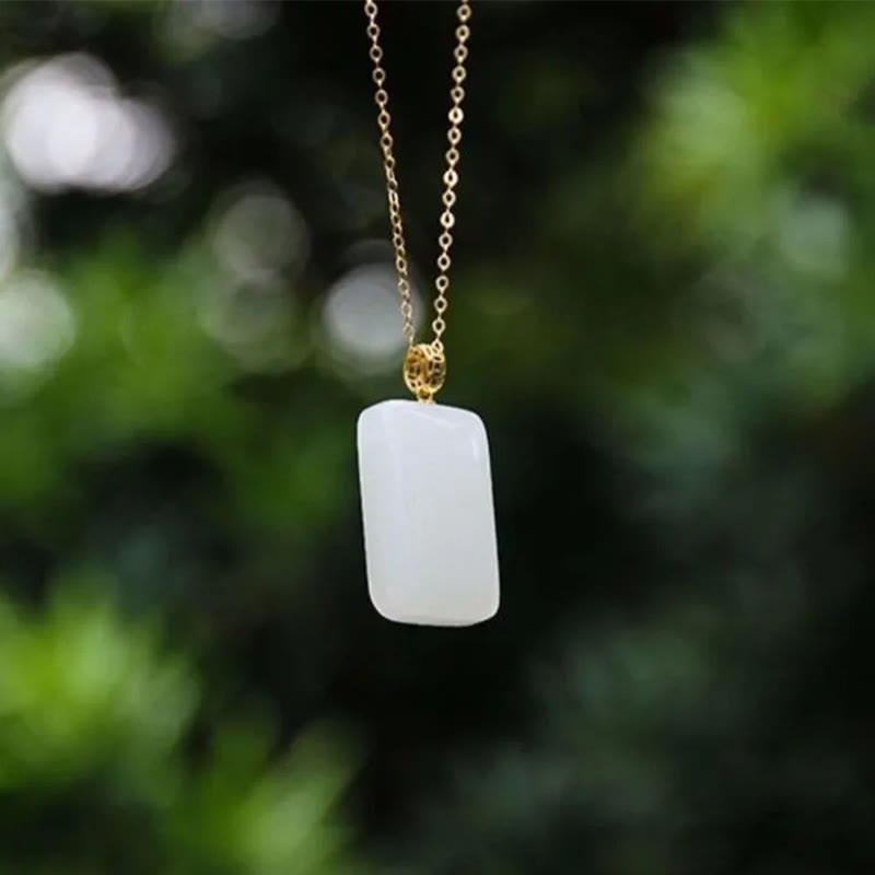 Collier pendentif en argent et jade Hetian avec pierres de Bouddha