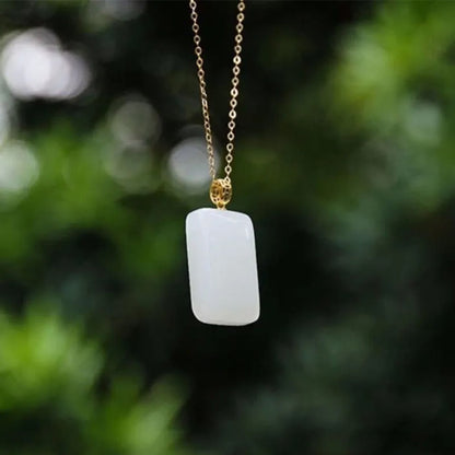 Collier pendentif en argent et jade Hetian avec pierres de Bouddha