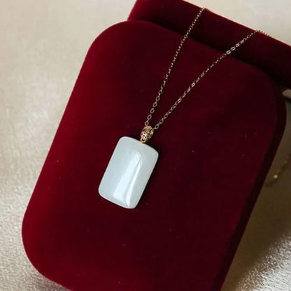 Collier pendentif en argent et jade Hetian avec pierres de Bouddha