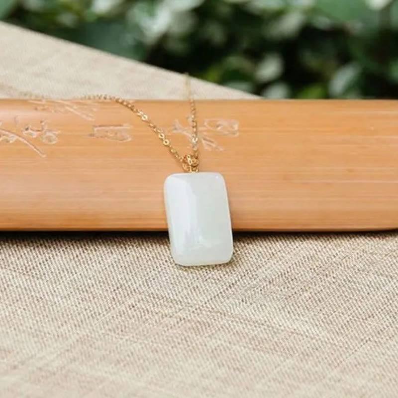 Collier pendentif en argent et jade Hetian avec pierres de Bouddha