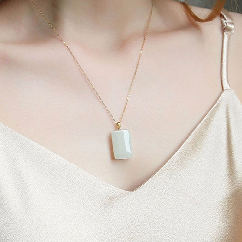 Collier pendentif en argent et jade Hetian avec pierres de Bouddha