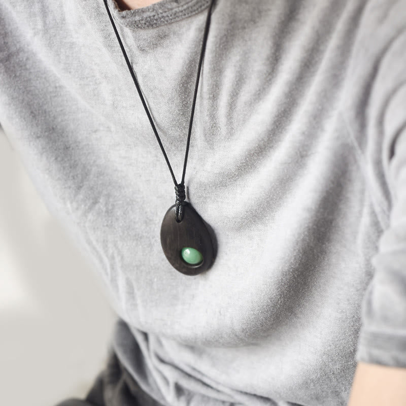 Collier pendentif en aventurine verte et bois d'ébène avec pierres de Bouddha, paix et calme 