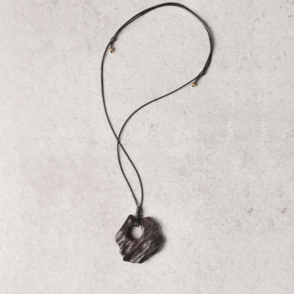 Collier pendentif en bois d'ébène creux de forme irrégulière, pierres de Bouddha, équilibre de la paix 