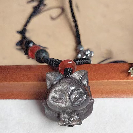 Collier pendentif de protection en obsidienne naturelle argentée et brillante représentant un renard à neuf queues