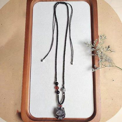 Collier pendentif de protection en obsidienne naturelle argentée et brillante représentant un renard à neuf queues