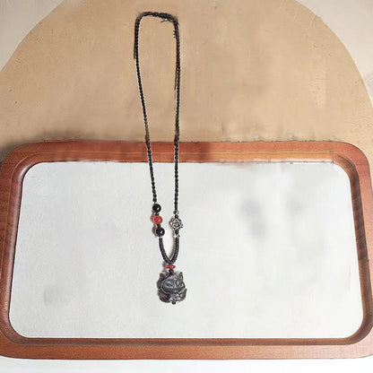 Collier pendentif de protection en obsidienne naturelle argentée et brillante représentant un renard à neuf queues