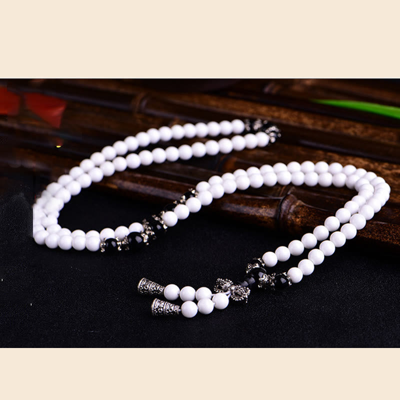 Bracelet Mala en porcelaine blanche avec 108 perles de Bouddha et six mots authentiques « Om Mani Padme Hum »