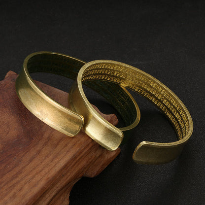Bracelet manchette en cuivre avec six mots authentiques « om mani padme hum » et « sūtra du cœur »