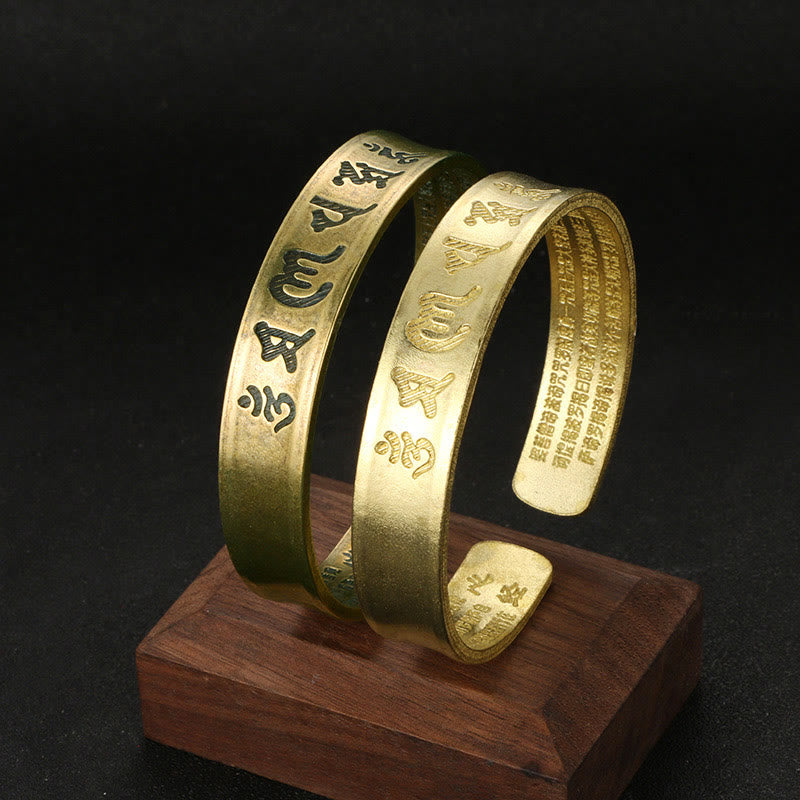 Bracelet manchette en cuivre avec six mots authentiques « om mani padme hum » et « sūtra du cœur »