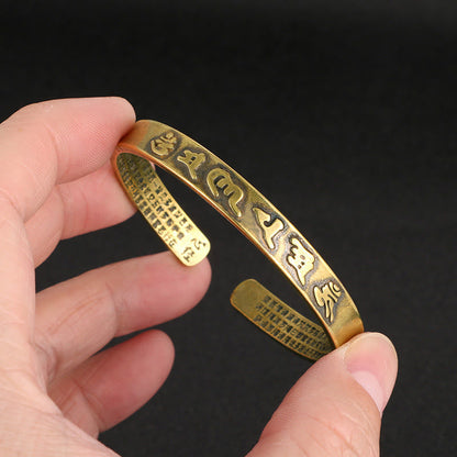 Bracelet manchette en cuivre avec six mots authentiques « om mani padme hum » et « sūtra du cœur », symbole de la sagesse et de la paix