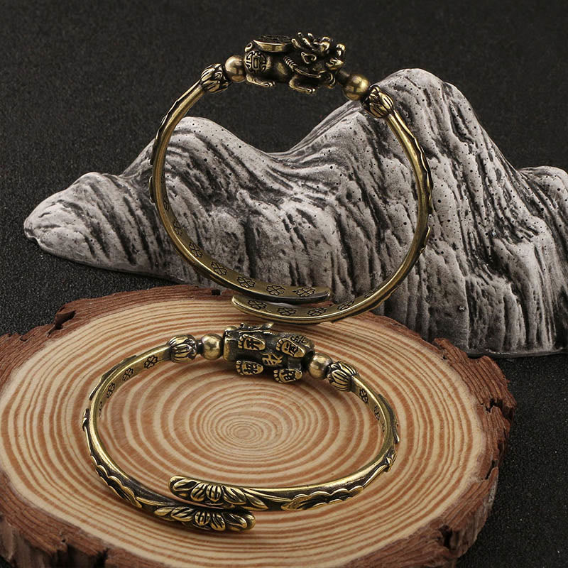 Bracelet porte-bonheur en cuivre avec pierres de Bouddha Pi Xiu et lingot de pièce de monnaie