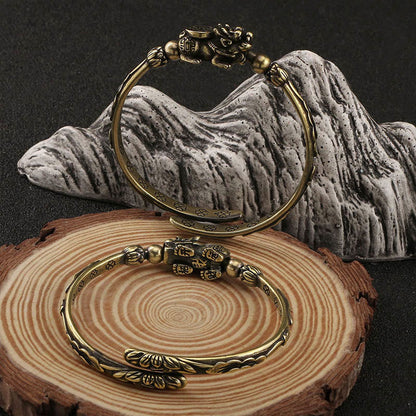 Bracelet porte-bonheur en cuivre avec pierres de Bouddha Pi Xiu et lingot de pièce de monnaie