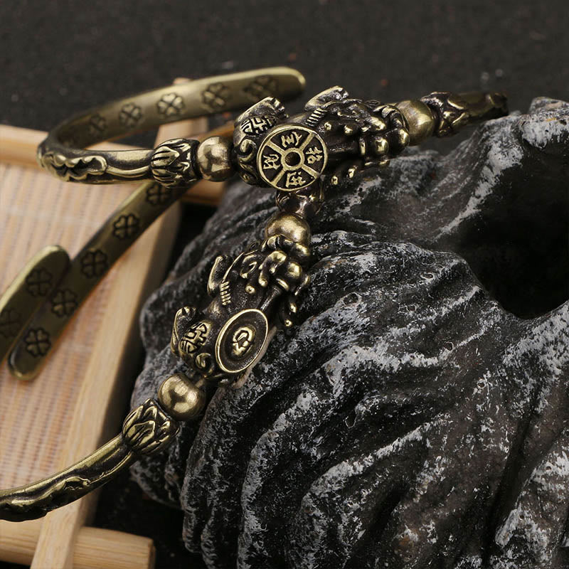 Bracelet porte-bonheur en cuivre avec pierres de Bouddha Pi Xiu et lingot de pièce de monnaie