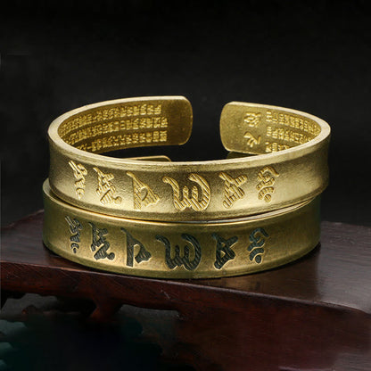 Bracelet manchette en cuivre avec six mots authentiques « om mani padme hum » et « sūtra du cœur »