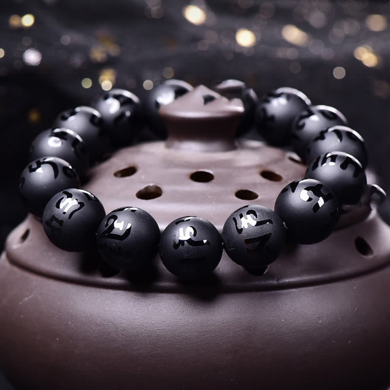 Bracelet de protection sculpté en onyx noir naturel avec pierres de Bouddha Om Mani Padme Hum
