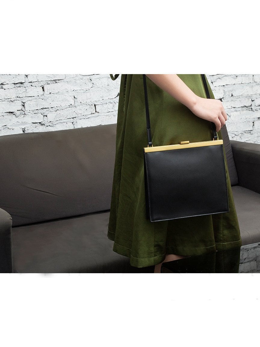 CLASSIC LEATHER VINTAGE SHOULDER BAG