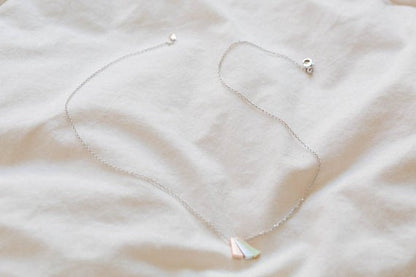 Collier ras du cou minimaliste à 3 triangles