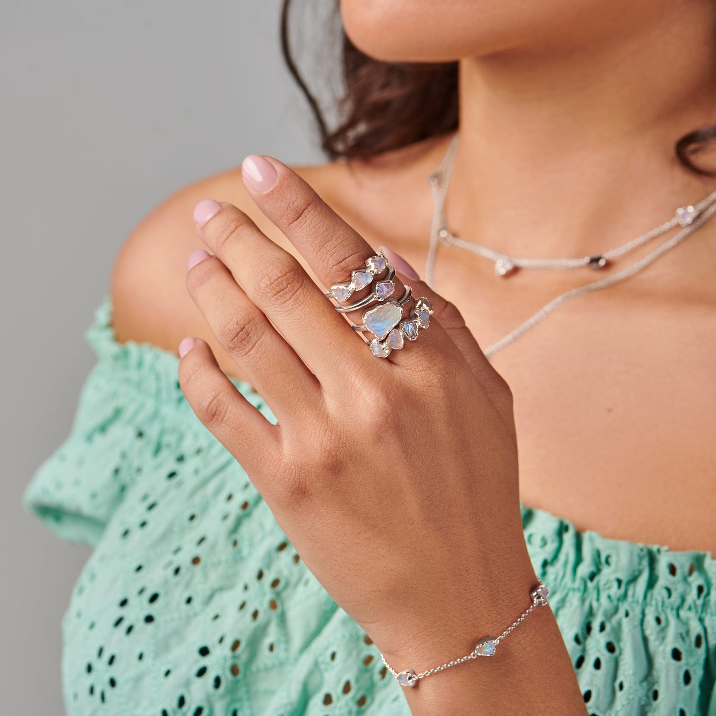 Bague en cristal brut - Pierre de lune illuminée