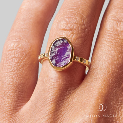 Bague en cristal brut – Améthyste hypnotique