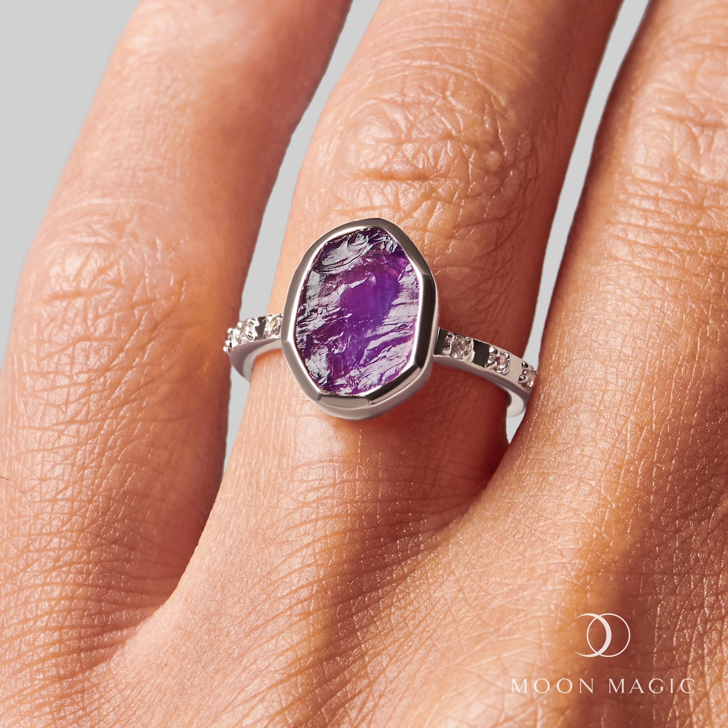 Bague en cristal brut – Améthyste hypnotique