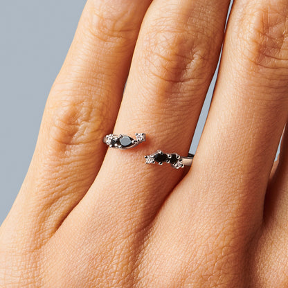 Bague ajustable en onyx noir Flourish – Pierre de naissance de décembre