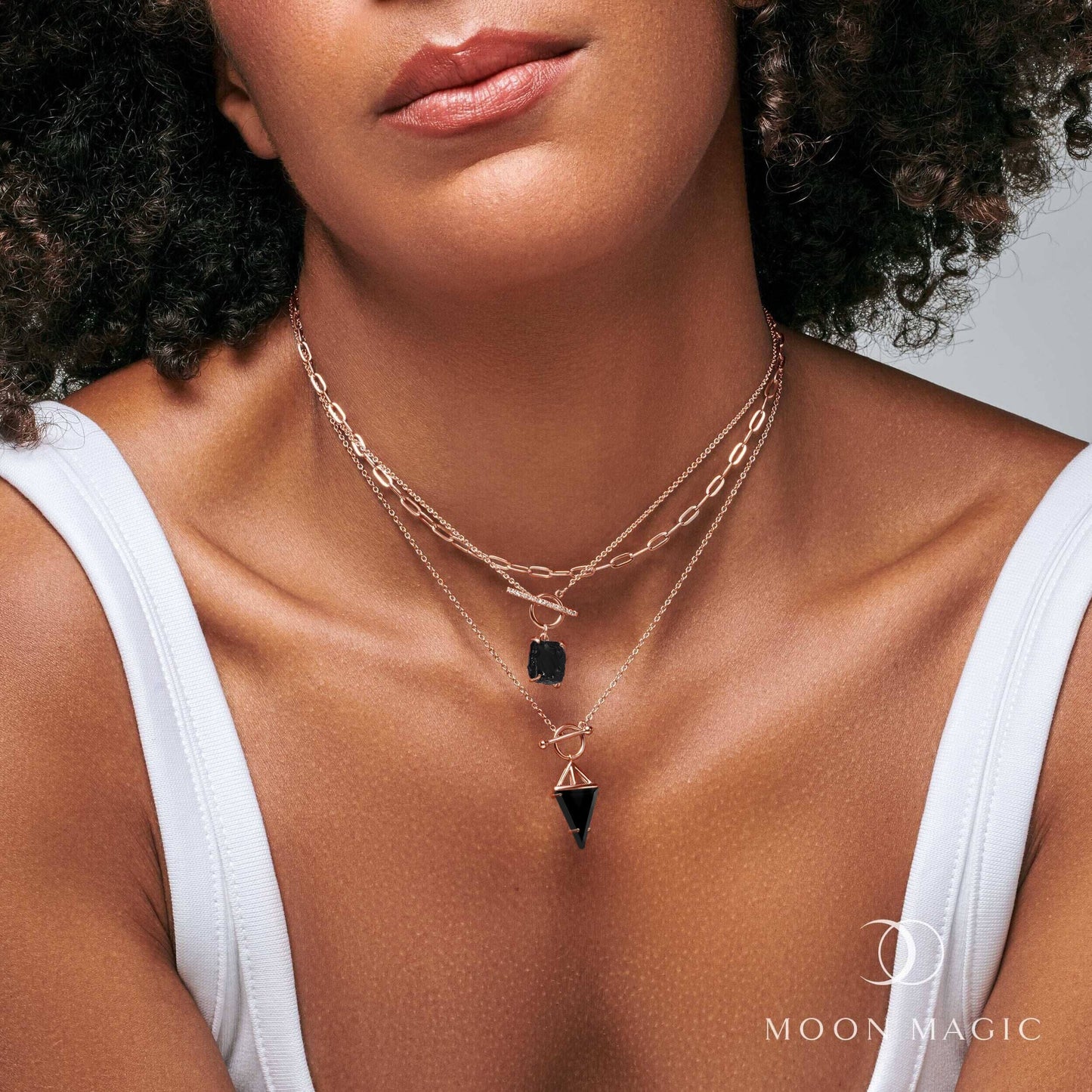 Colliers T Lock Heroine en obsidienne noire et cristal brut, et chaîne à maillons larges
