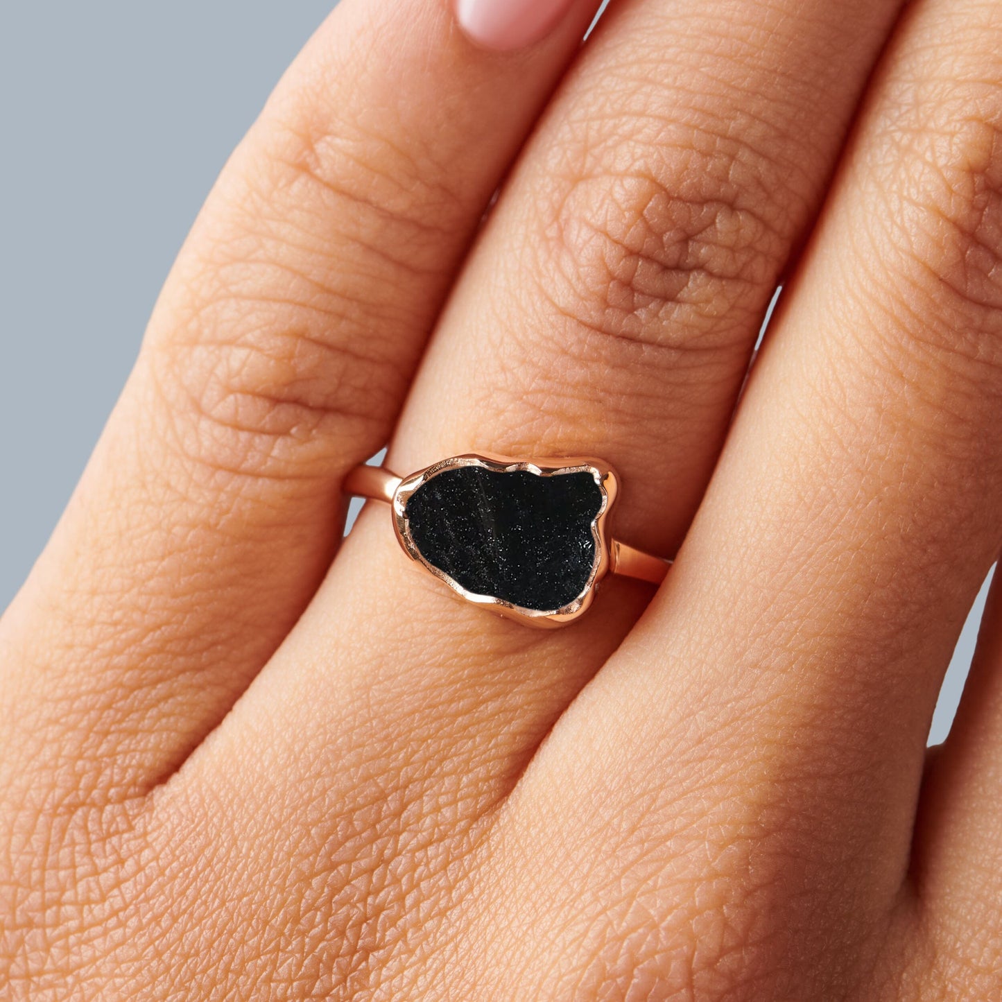 Bague en cristal brut – Obsidienne noire sacrée