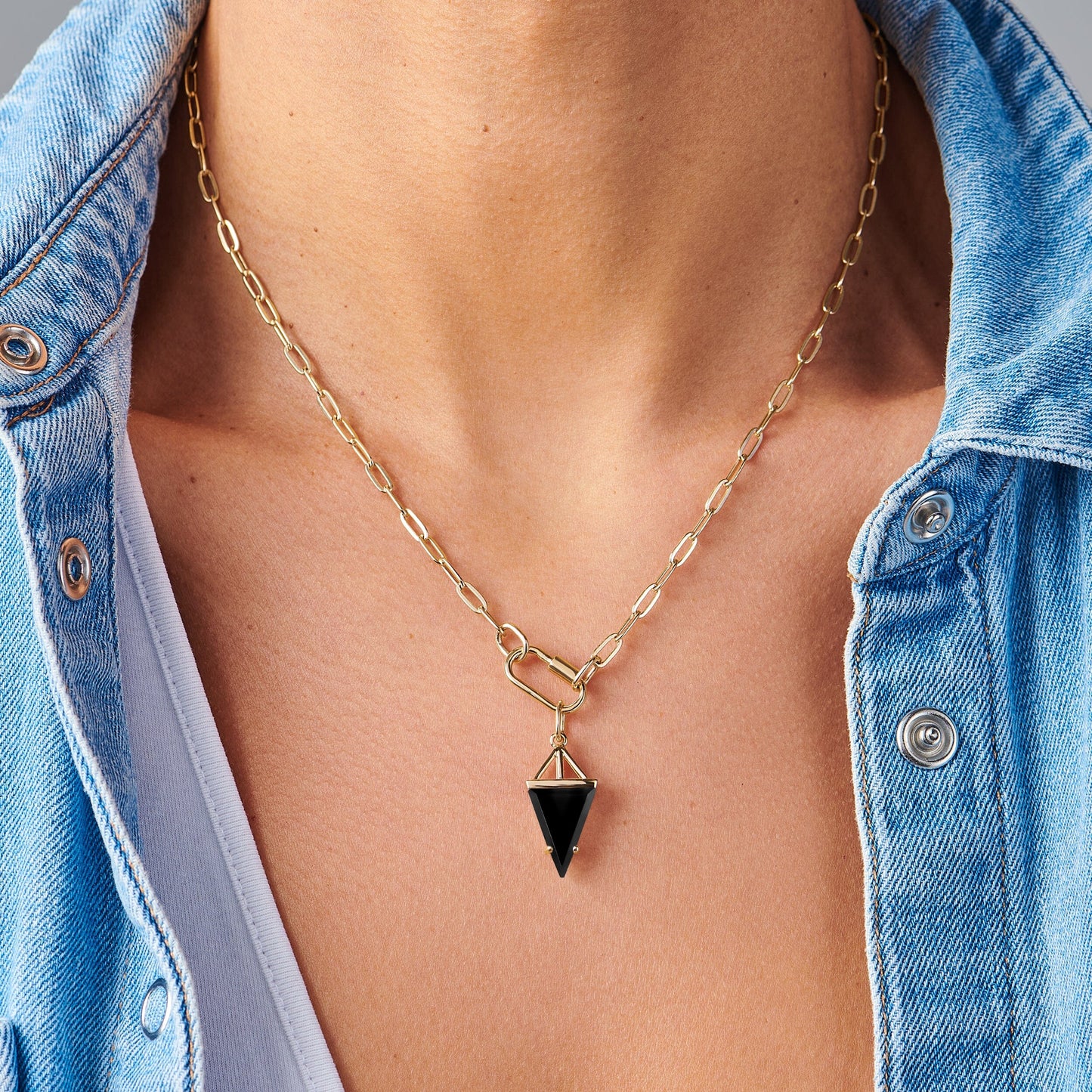 Collier d'essence karmatique en obsidienne noire